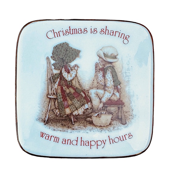 DESIGNER’S COLLECTION Vintage Holly Hobbie Porcelain Trinket Box Christmas - Picture 1 of 7